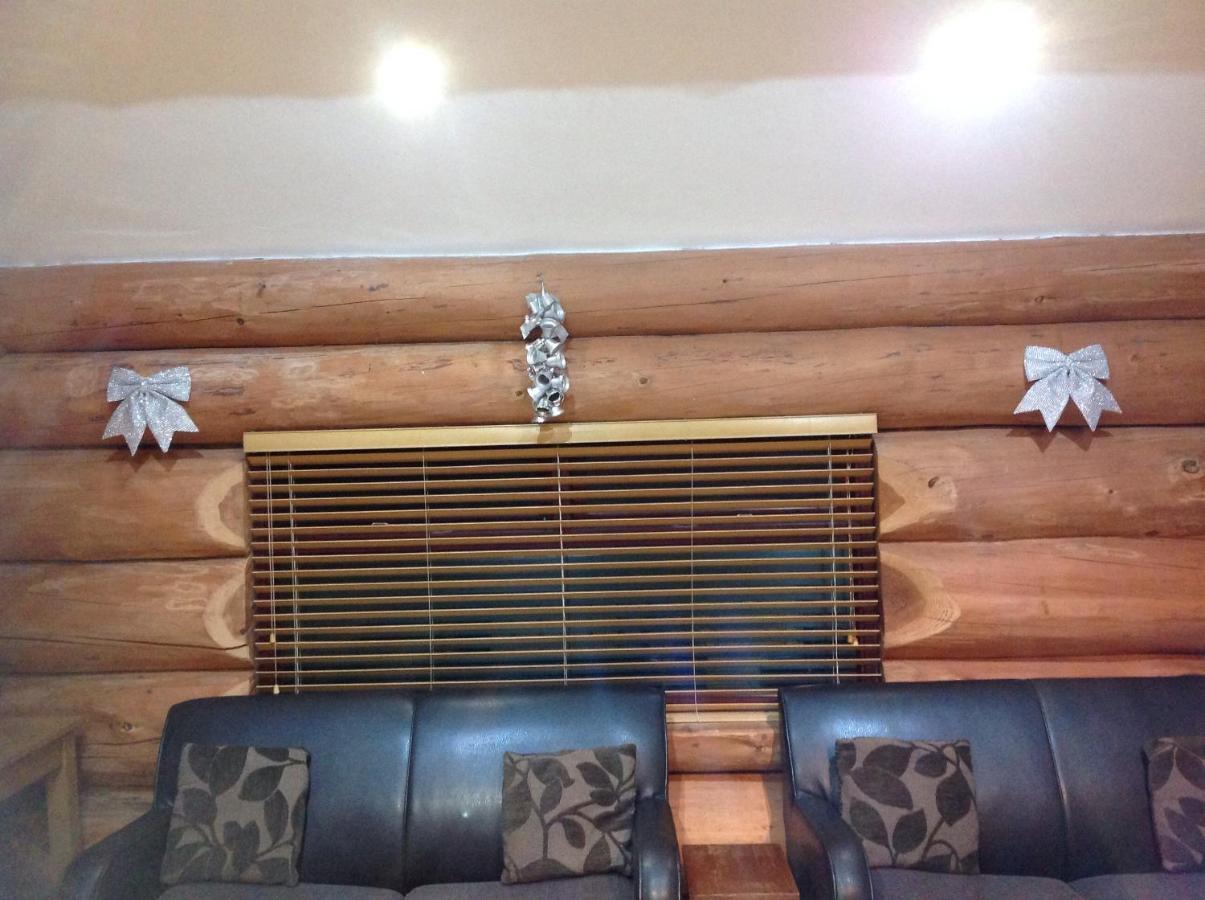 Lyne View, Log Lodge