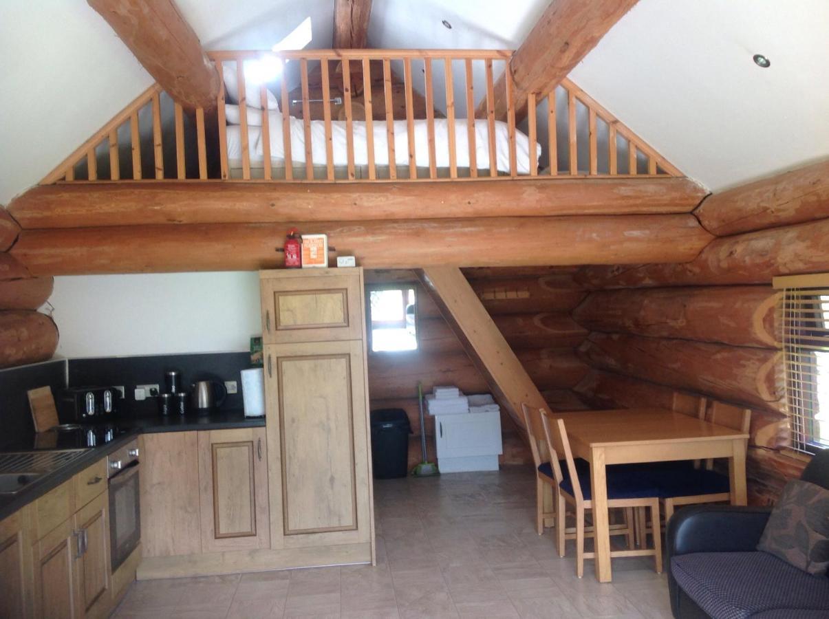 Lyne View, Log Lodge